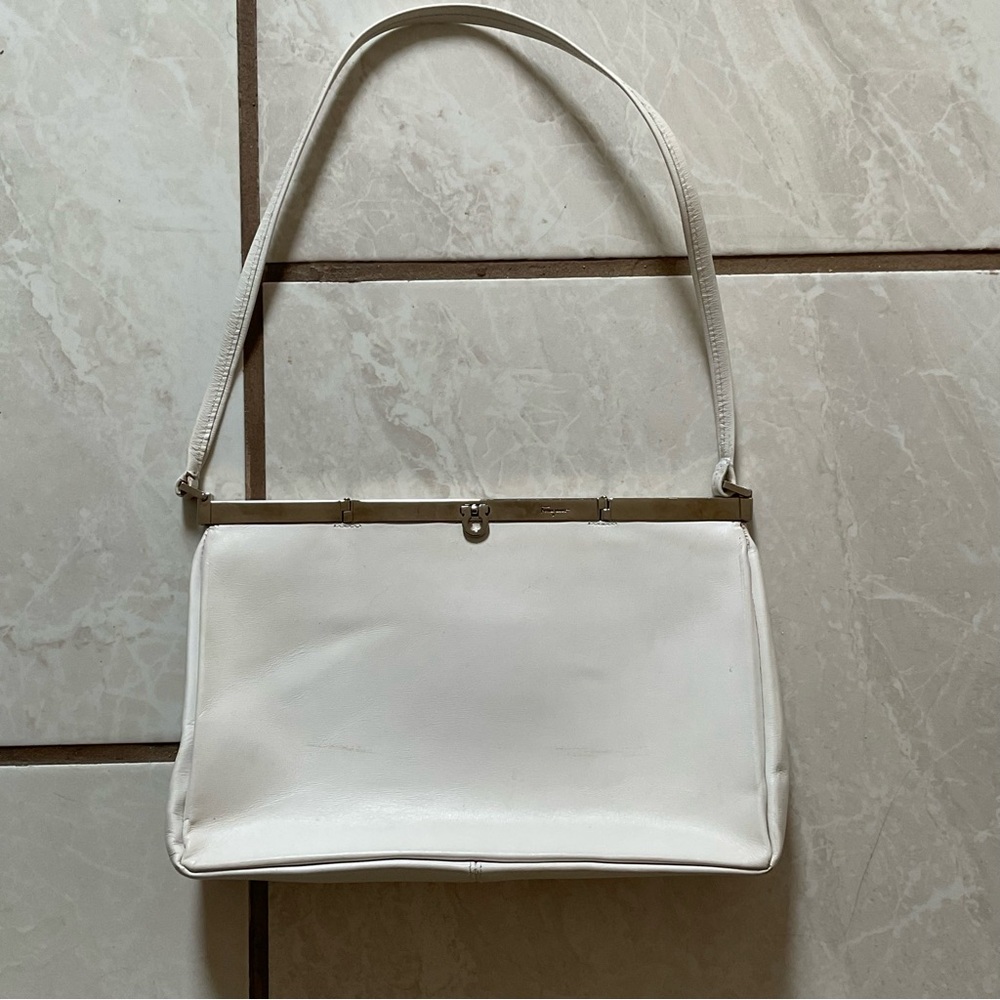 Ferragamo Chain Crossbody Shoulder Bag for Women 105000 Fr73944 used 2502SY auth